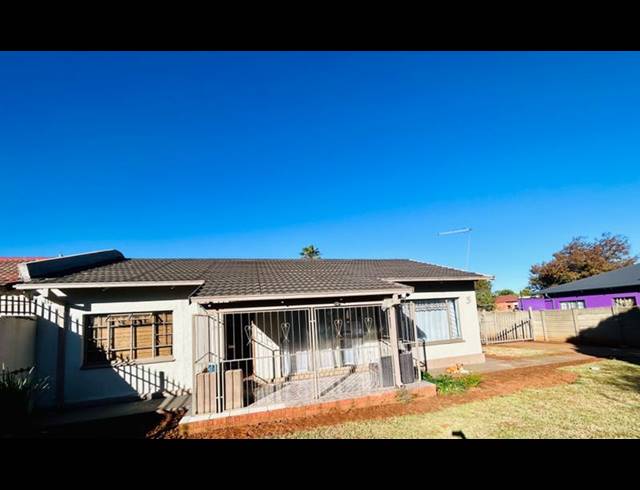 3 BEDROOM HOUSE FOR SALE IN VANDERBIJLPARK CW 2